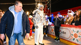 Киркоров встал на коньки в честь открытия ГУМ-катка