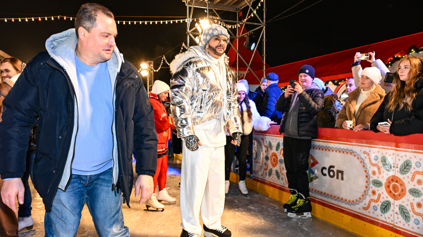 Киркоров встал на коньки в честь открытия ГУМ-катка