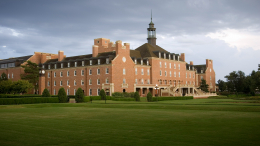 «Нас создал Бог»: студентку затравили за эссе о существовании только двух гендеров