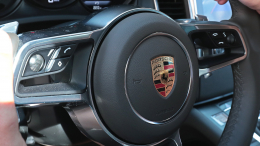 В России сообщили о массовых блокировках автомобилей Porsche