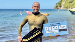 Российский фридайвер Молчанов обновил мировой рекорд в раздельных ластах