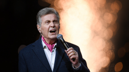 Певица Зара: россияне воспринимают «День Победы» только в исполнении Лещенко и Кобзона