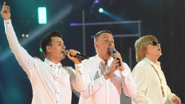 Григорьев-Апполонов поприветствовал со сцены пришедшую на концерт «Иванушек» маму Игоря Сорина