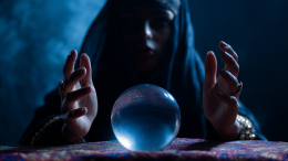 Дома колдунов в Москве: как «ученица Мессинга» заработала состояние на болеющих людях