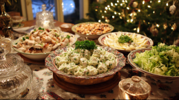 Изысканные блины, сочная курица и царские пельмени: простые рецепты для новогоднего стола