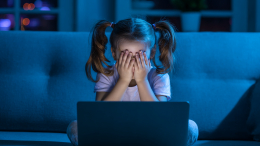 Малыши в соцсетях: с чем связан тревожный рост цифровой зависимости у детей