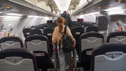 Российские граждане покинули самолет, внепланово севший в Актау