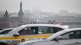Московских водителей призвали сохранять внимательность из-за тумана