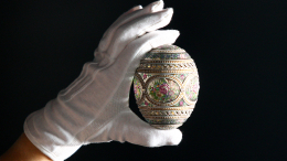 Редчайшее «зимнее» яйцо Фаберже установило новый рекорд на аукционе