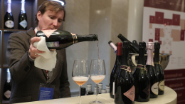 Шампанское подорожало в России на 10,2% за год