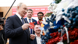 Путин принял участие во всероссийской новогодней акции «Елка желаний»