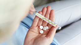 Опасный тренд: россияне все чаще лечатся сами