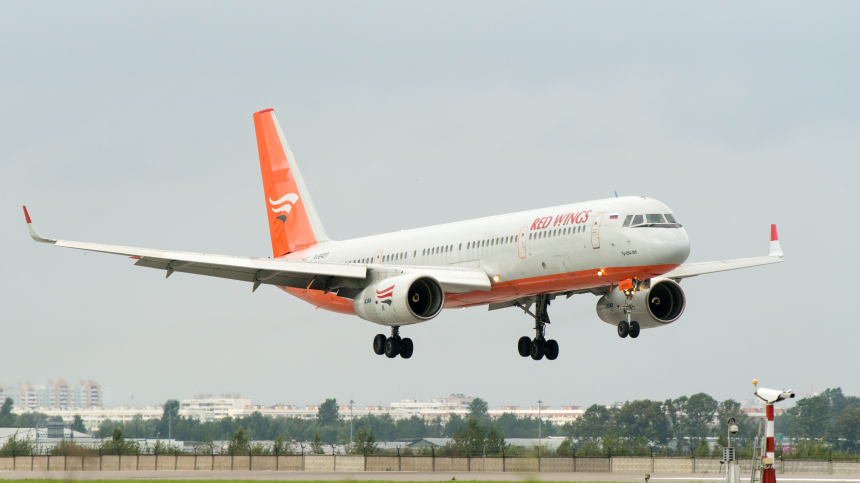 Аварийная посадка самолета в Домодедово — подробности