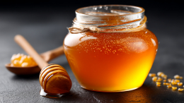 Отличный помощник иммунитету: кому полезен или противопоказан мед