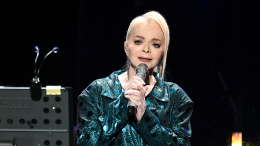 «Человеку очень плохо»: Долина обратилась к зрителям со слезами на глазах