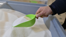 Сладкая жизнь: почему в России подешевел сахар