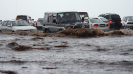 Ливень со снегом привели к потопу на Камчатке