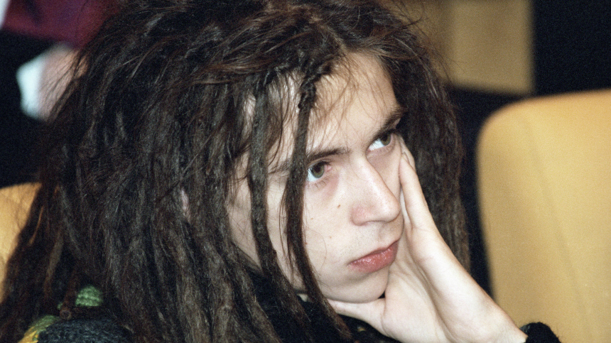 Живет с бабушкой и дедушкой: сын Децла признался, что не готов к браку