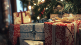 От гаджетов до стильных аксессуаров: что подарить девушке на Новый год