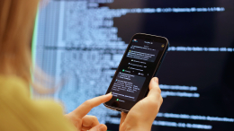 Чат-боты могут менять политические взгляды, но при этом «существенно ошибаются»