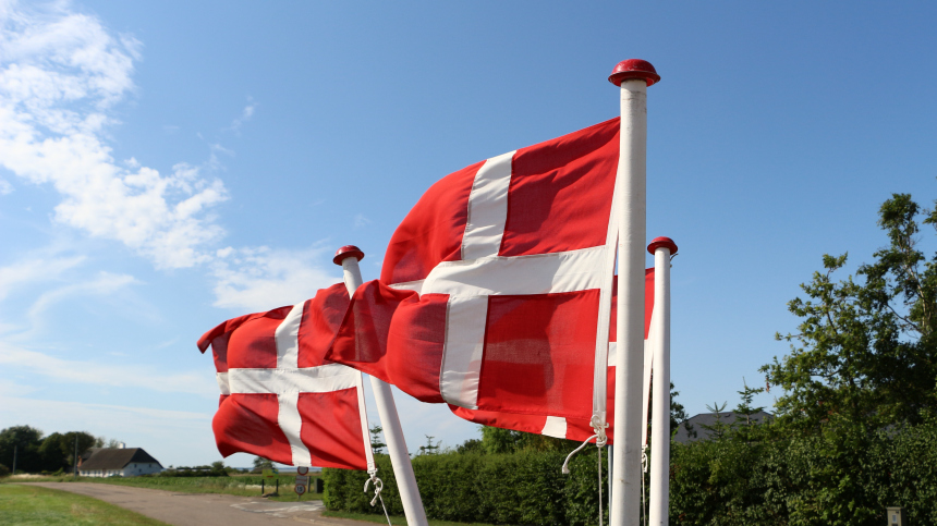 Одна из самых верных союзниц Украины вдвое сократит ей помощь в 2026 году