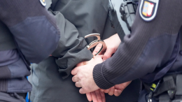 Актера из «Эмили в Париже» Харриса задержали из-за наркотиков