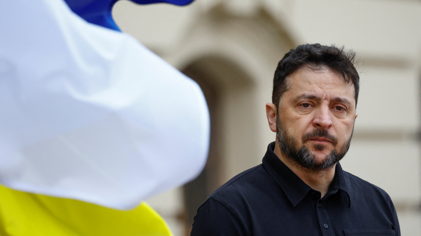 Зеленский подтвердил визит в Лондон на следующей неделе