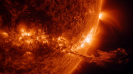 Мощная вспышка на Солнце: магнитные бури накроют Землю на предстоящей неделе