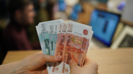 В Госдуме предложили выплачивать 13-ю зарплату медработникам и педагогам