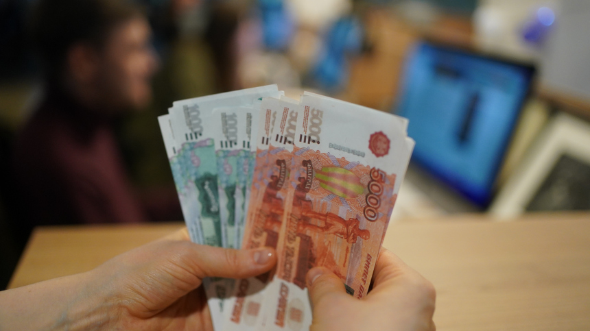 Будут ли выплачивать 13-ю зарплату медработникам и педагогам