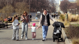 В Госдуме предложили сократить рабочую неделю для работающих родителей