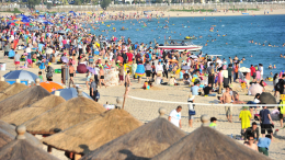 На популярном туристическом пляже в Китае мужчина убил троих человек