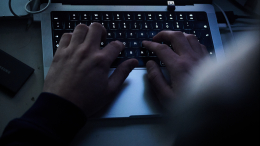 Учитель совращал ученицу через Gооglе Dосs и кусал ее