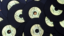 Фирма «Мелодия» возобновила выпуск виниловых пластинок