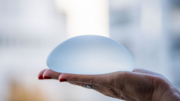 В России существенно подешевеют операции по увеличению груди