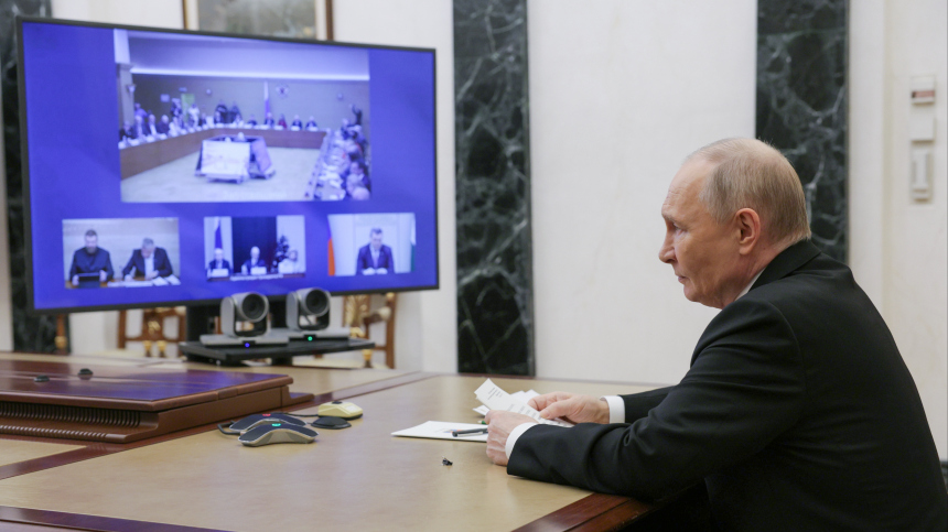 Путин назвал безобразием случаи выселения членов семей участников СВО