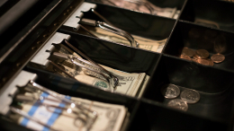 Женщина торговала крадеными человеческими останками в собственном магазине