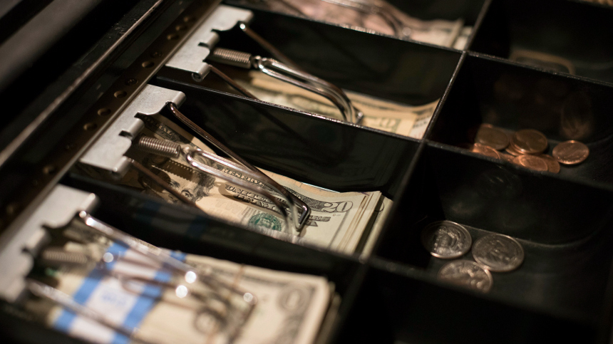 Женщина торговала крадеными человеческими останками в США