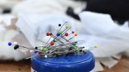 Швея пострадала из-за проглоченной булавки