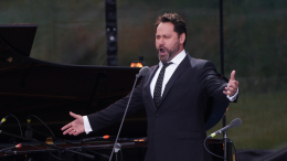 Путин присвоил певцу Ильдару Абдразакову звание народного артиста