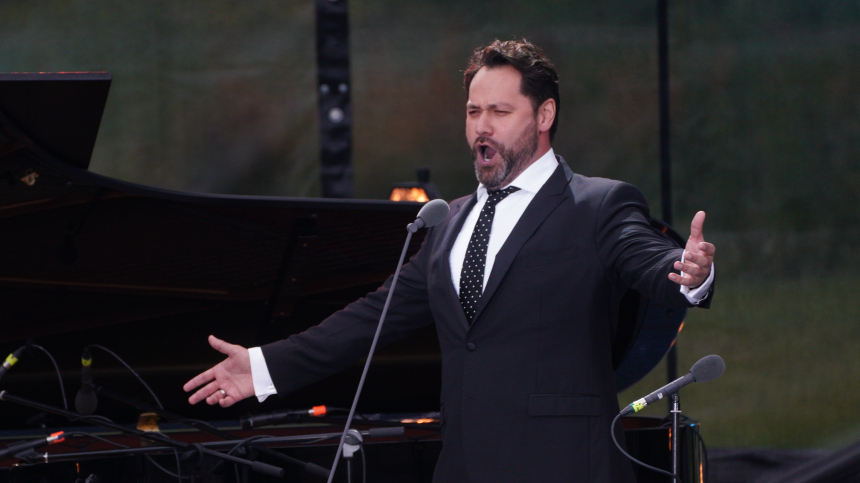 Путин присвоил певцу Абдразакову звание народного артиста