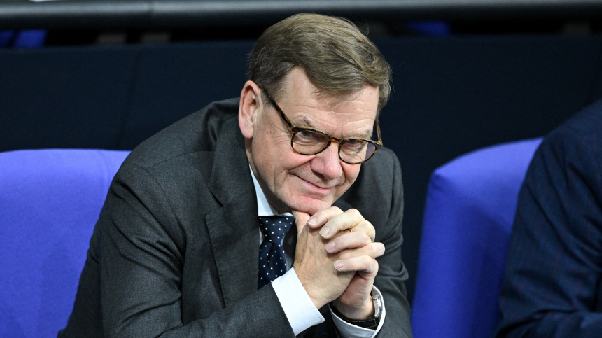 Глава МИД Германии хочет, чтобы его портреты висели в посольствах по всему миру