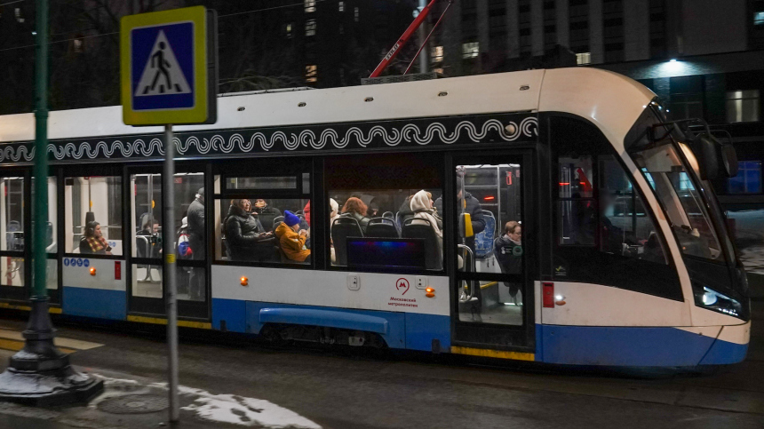 Зачем женщина в Москве высадила из трамвая мать с детьми
