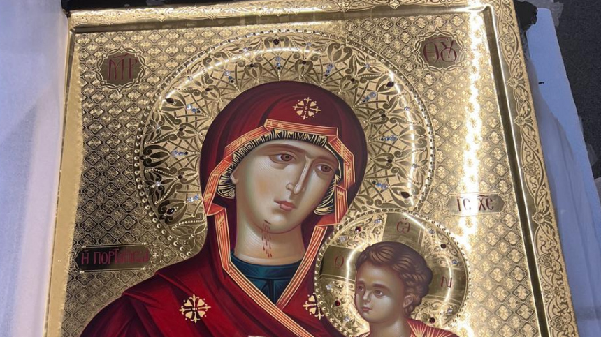 В Шереметьево у иностранца обнаружили 12 православных икон на 1,3 млн рублей