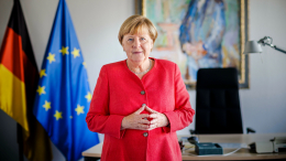 Меркель отказалась от своего фирменного жеста руками