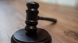 Попалась по полной! Почему оштрафовали блогера, которую облапали в метро