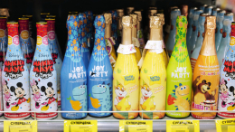 «Взрослый напиток»: в Госдуме предложили запретить продажу детского шампанского