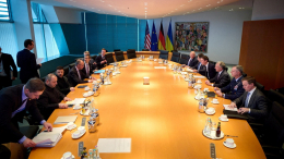 Без Трампа и гарантий: как прошел первый день переговоров Зеленского и Уиткоффа