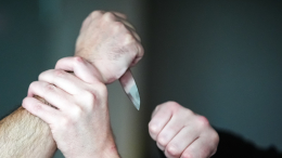 Исправлял оценки: в Петербурге девятиклассник ударил ножом учителя математики