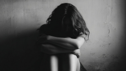 «Травма на продажу»: как психологическая боль превратилась в личный бренд